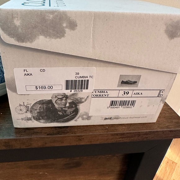 Gently used iCloud Aika tennis shoes. Size 39(8-8.5) - Picture 6 of 8